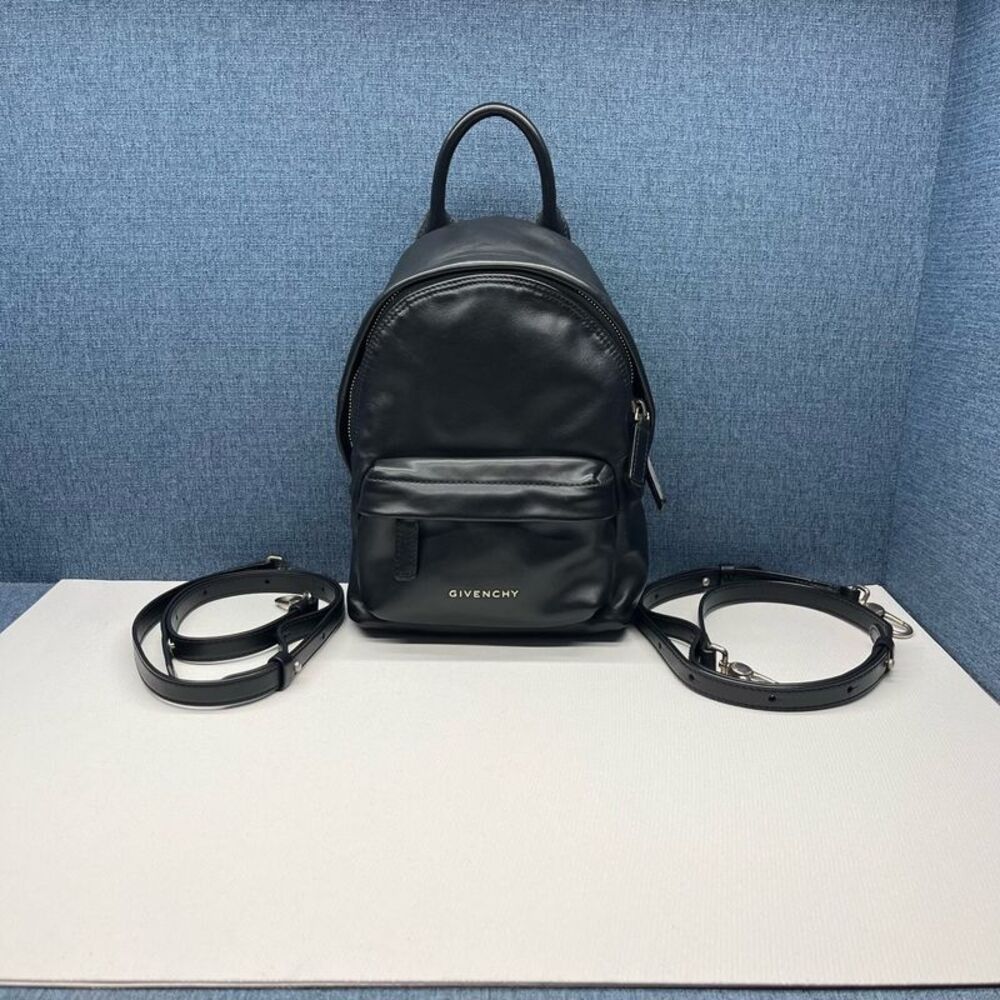 Givenchy Women Pre-Loved Bag Very Good Condition